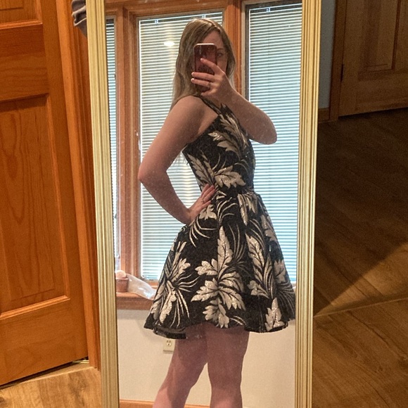 Black and White Floral Glam Crossover Dress - Picture 5 of 7